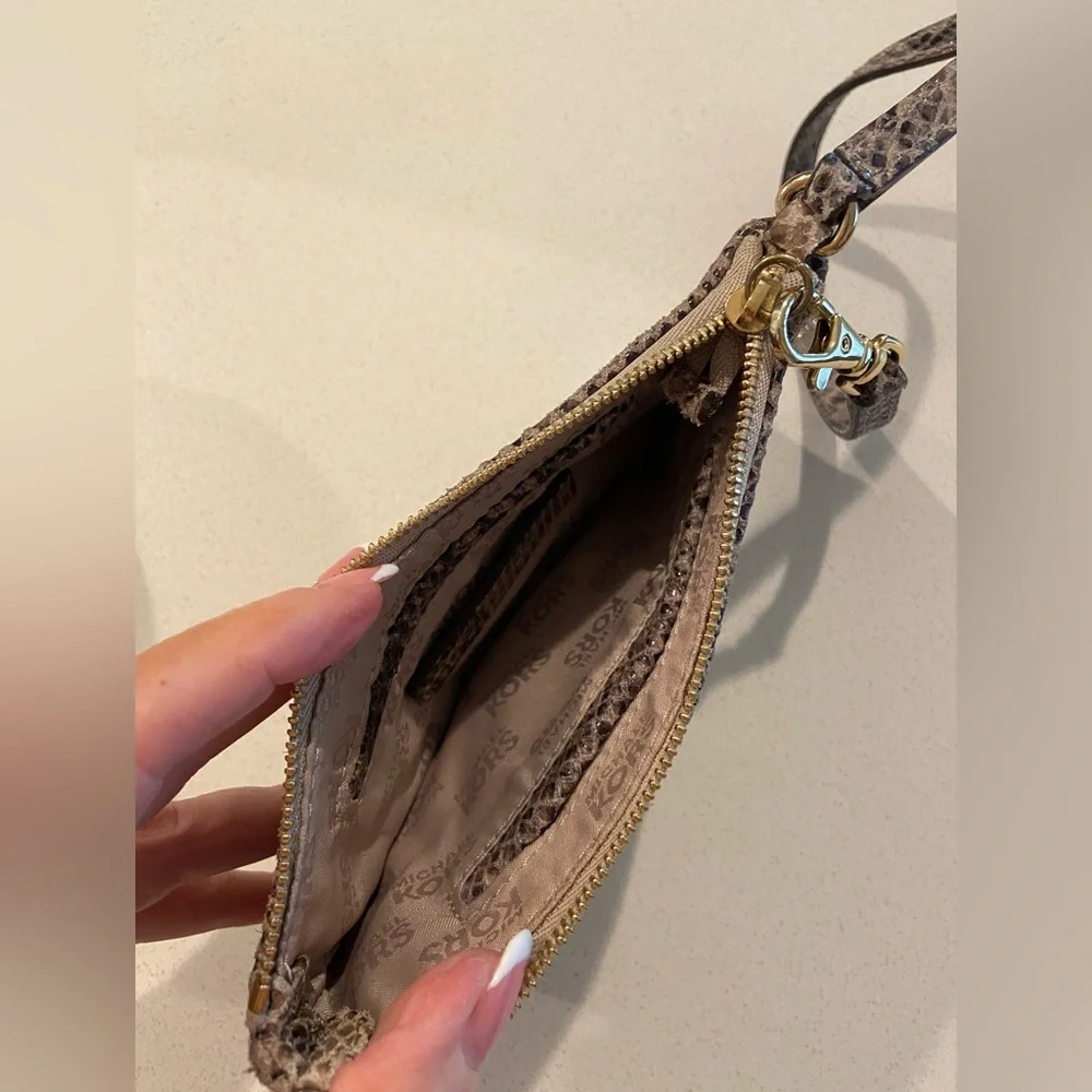 Michael Kors wristlet and two other mini bags, 3 total - Picture 6 of 13